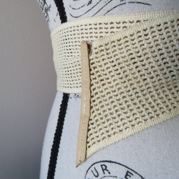 Vintage 1980s Wide Cream Macrame Belt With Faux Wood Square Belt Buckle - Picture 3 of 8